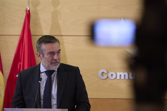 El consejero de Justicia, Interior y Víctimas en funciones de la Comunidad de Madrid, Enrique López, interviene en una rueda de prensa para informar sobre las medidas ante el fin del Estado de alarma, a 7 de mayo de 2021, en la Real Casa de Correos, Mad