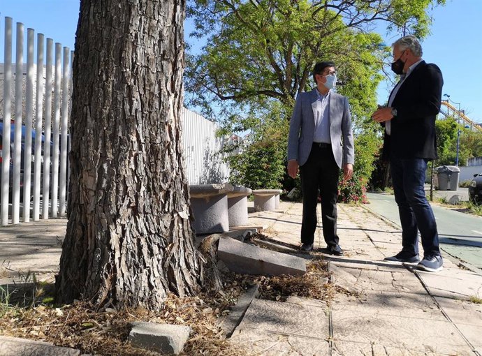 Pimentel y Aumesquet, en su visita a la Isla de La Cartuja