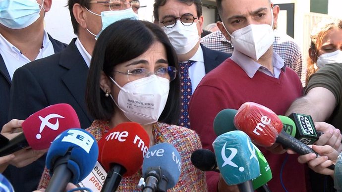 La ministra de Sanidad, Carolina Darias, atiende a los medios en San Pedro de Mérida