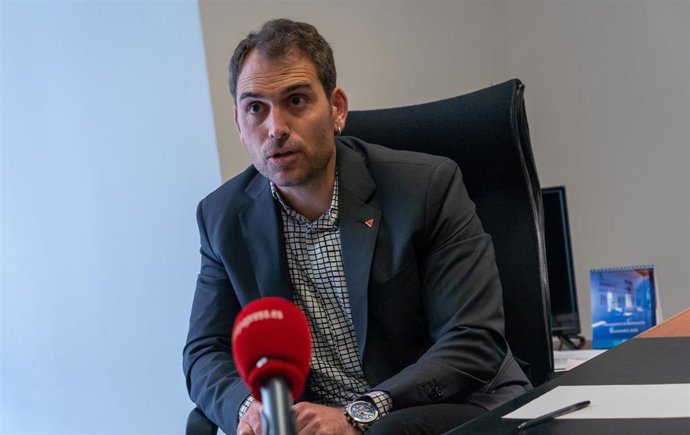 Archivo - El coordinador general de IU Andalucía, Toni Valero, en una entrevista concedida a Europa Press.