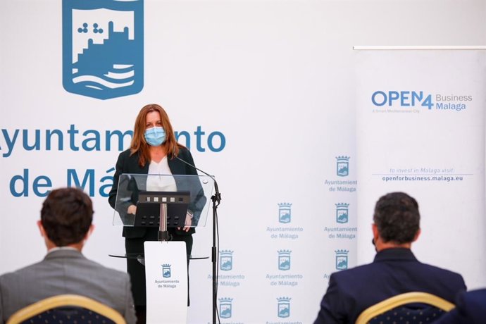 La concejala de Turismo, Promoción de la Ciudad y Captación de Inversiones, Rosa Sánchez, en reuda de prensa
