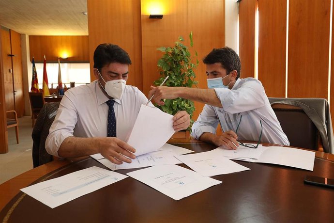Archivo - Reunión entre Barcala y Mazón en el Ayuntamiento de Alicante