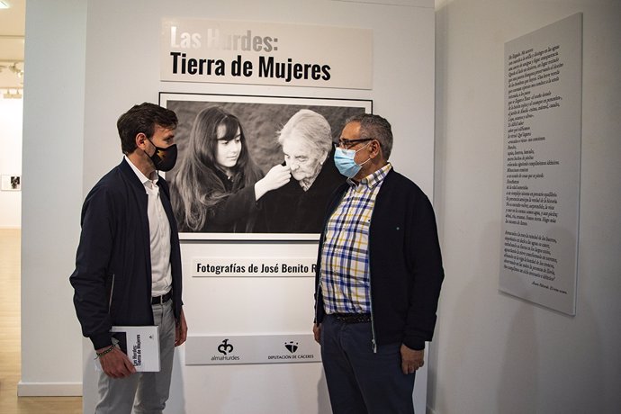 La muestra 'Las Hurdes, tierra de mujeres' se expone en Pintores 10 de Cáceres con historias personales de la comarca