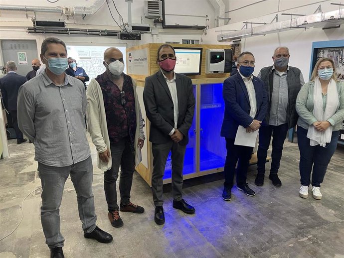 El director general de Formación Profesional y Enseñanzas Artísticas Superiores del Govern, Antoni Baos, en el acto de firma del convenio entre el IES Llucmajor y Panasonic.