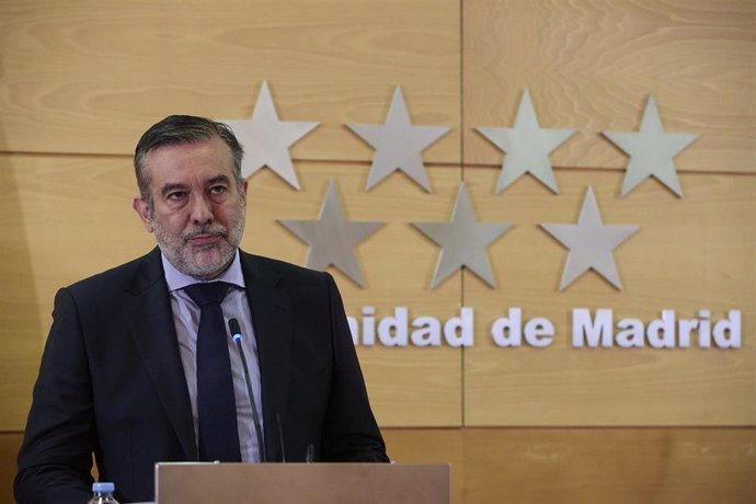 El consejero de Justicia, Interior y Víctimas en funciones de la Comunidad de Madrid, Enrique López, interviene en una rueda de prensa para informar sobre las medidas ante el fin del Estado de alarma, a 7 de mayo de 2021, en la Real Casa de Correos, Mad