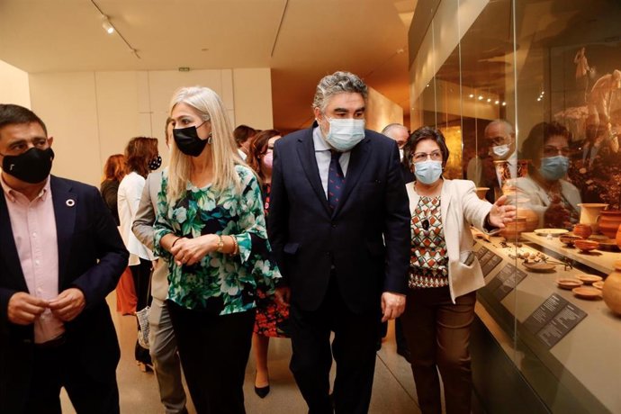 Del Pozo y Rodríguez (c) en el Museo Íbero.