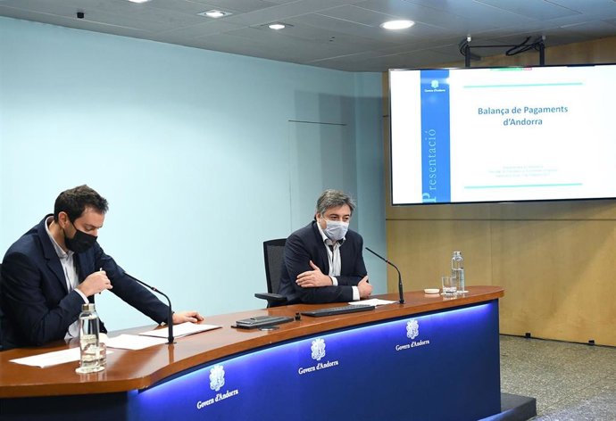 El secretario de Estado de Diversificación Económica e Innovación, Marc Galabert, y el director del Departamento de Estadística, Joan Soler.