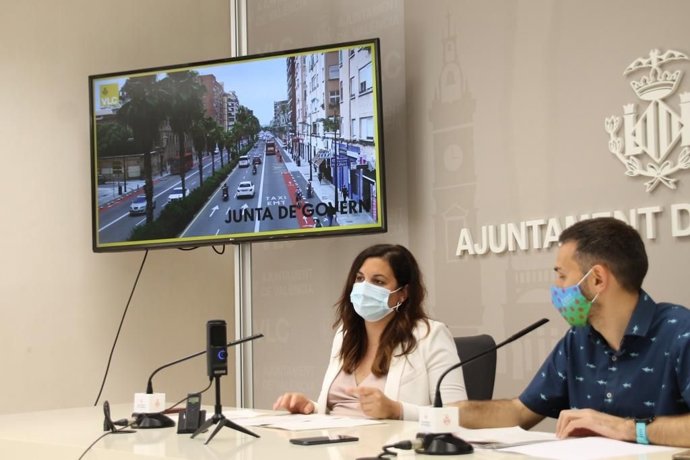 Los vicealcaldes de Valncia, Sandra Gómez y Sergi Campillo, informan de los temas tratados en la Junta de Gobierno Local, entre ellos la peatonalización blanda de Pérez Galdós.
