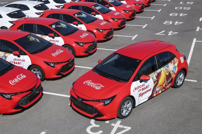 Vehículos híbridos de Toyota entregados a Coca-Cola.