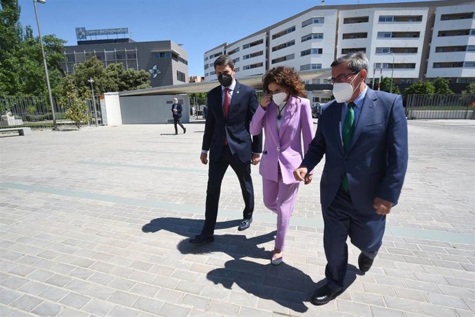 Pedro Fernández, María Jesús Montero y José Entrena, en la Diputación de Granada