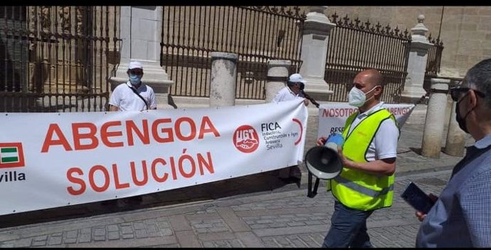 Concentración de trabajadores de Abengoa en Sevilla.