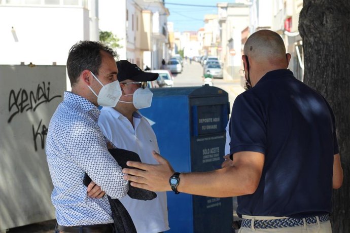 Valero con el comité de empresa de trabajadores del aeropuerto de Rota