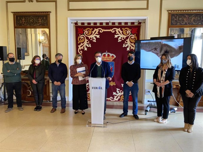 Ángel Mato y los integrantes de su gobierno durante la presentación del proyecto de presupuestos.
