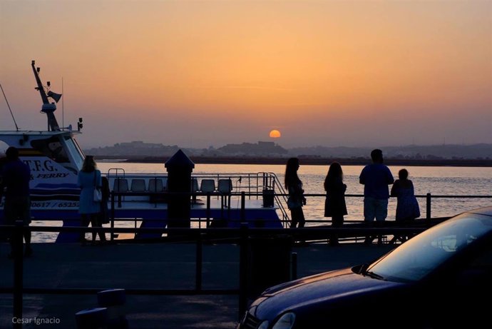 Archivo - Servicio de transbordadores entre Ayamonte (Huelva) y el municipio portugués de Vila Real de Santo António.