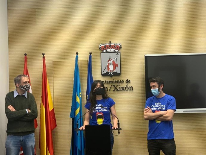 Rueda de prensa de la portavoz de Podemos-Equo Xixón, Laura Tuero, y otros representantes del grupo municipal