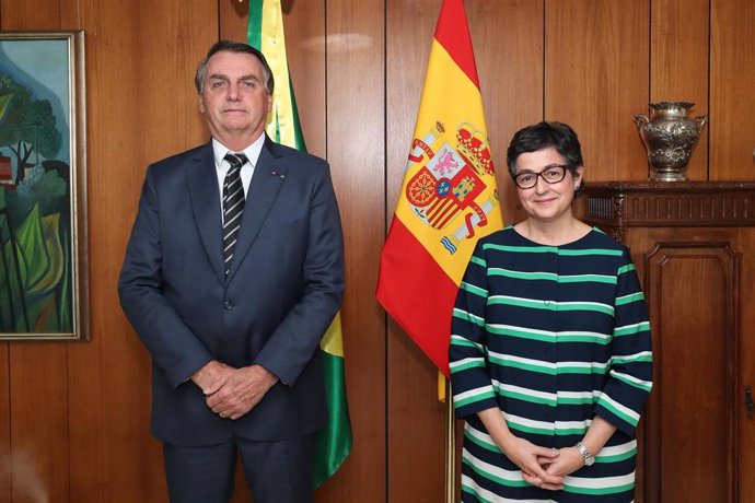 La ministra de Exteriores, Arancha González Laya, junto al presidente de Brasil, Jair Bolsonaro.