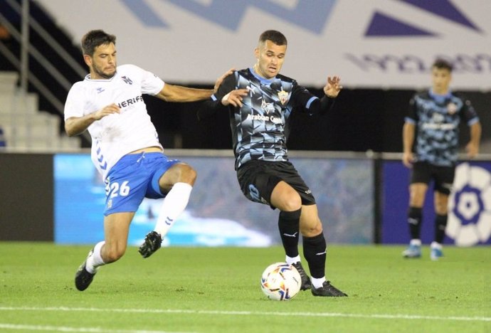 El Almería vence al Tenerife en el Heliodoro Rodríguez López