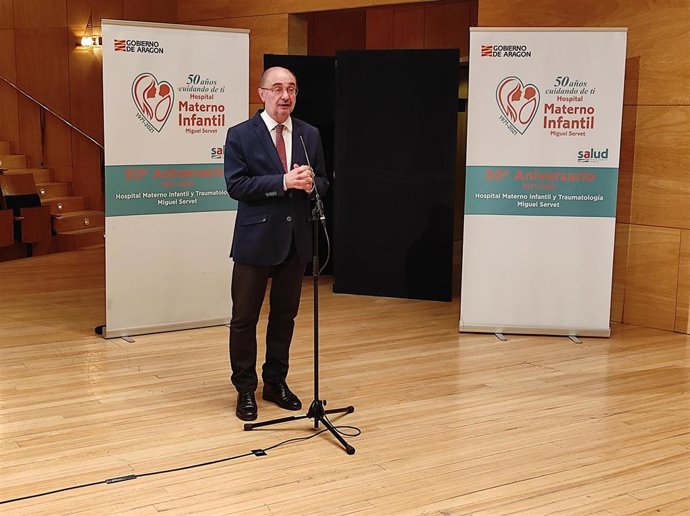 El presidente del Gobierno de Aragón, Javier Lambán, en el acto organizado con motivo del 50 aniversario de los Hospitales Materno-Infantil y de Rehabilitación, Traumatología y Quemados, del Miguel Servet.