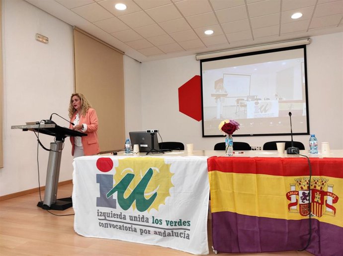 Remedios Ramos, nueva coordinadora local de IU Málaga, en la asamblea local del partido