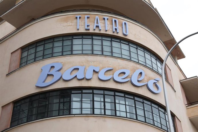 Archivo - Fachada del Teatro Barceló de Madrid