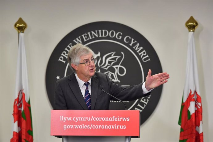 Archivo - 23 October 2020, Wales, Cardiff: First Minister Mark Drakeford speaks at a press conference ahead of Wales entering a two-week "firebreak" lockdown in an attempt to protect the country's NHS from being overwhelmed by the resurgence of coronavi