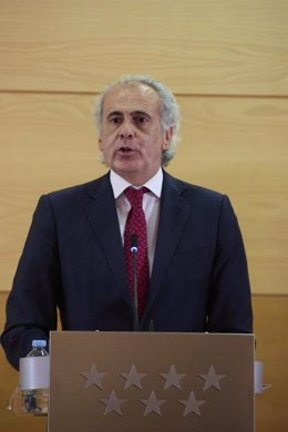 El consejero de Sanidad en funciones, Enrique Ruiz Escudero, interviene en una rueda de prensa para informar sobre las medidas ante el fin del Estado de alarma, a 7 de mayo de 2021, en la Real Casa de Correos, Madrid, (España). 