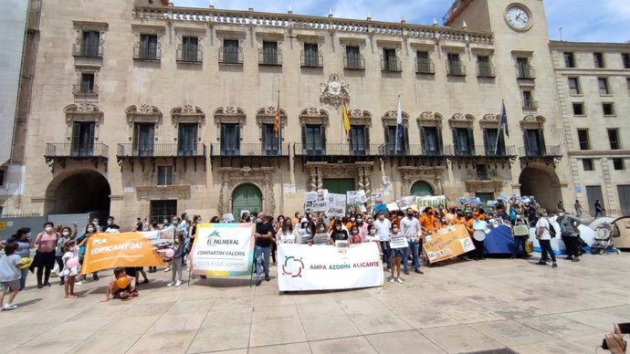 Protesta de AMPAs en Alicante