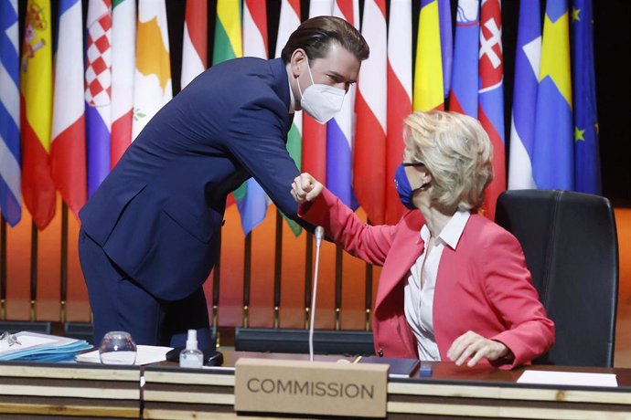 El canciller austriaco, Sebastian Kurz, y la presidenta de la Comisión Europea, Ursula von der Leyen 