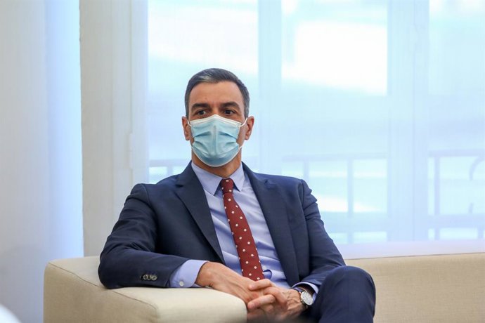 El presidente del Gobierno, Pedro Sánchez durante su reunión con el presidente de la República de Guatemala, en el Complejo de la Moncloa, a 19 de abril de 2021 en Madrid (España). Durante la visita se procederá a la firma de un memorándum de entendimie