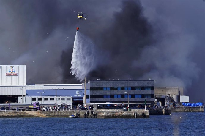 Incendio registrado en la tarde de este sábado en las instalaciones de Jealsa en Boiro (A Coruña)