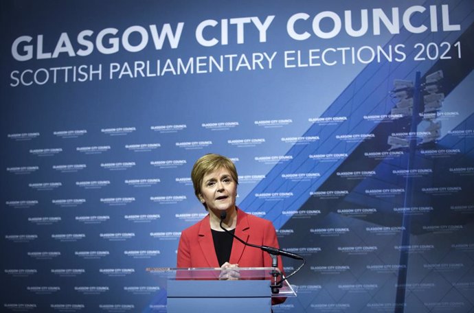 07 May 2021, United Kingdom, Glasgow: First Minister and leader of the Scottish National Party (SNP) Nicola Sturgeon delivers her speech on stage after retaining her seat for Glasgow Southside at the count for the Scottish Parliamentary Elections at the