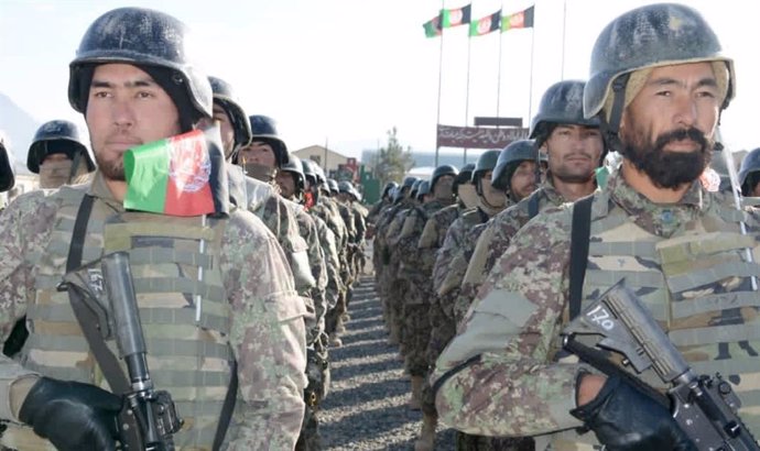 Archivo - Militares del Ejército afgano desplegados en formación en un cuartel afgano