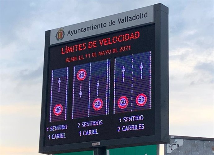Panel informativo en la ciudad de Valladolid sobre las nuevas limitaciones de velocidad a partir de este 11 de mayo.