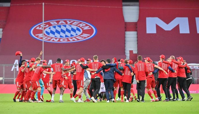 Jugadores del Bayern Múnich celebran el título de la Bundesliga