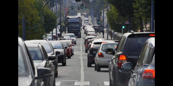 2. La reducción a 30 km/h de la velocidad en zonas urbanas reaviva el debate sobre el papel de los coches en las ciudades