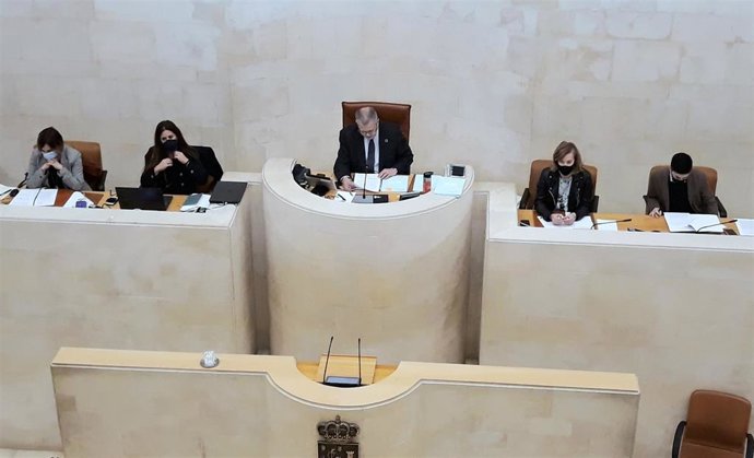 Archivo - El Parlamento se solidariza con los enfermos de cáncer y reconoce que la pandemia los ha hecho más vulnerables