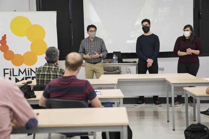 Manuel Guzmán Diputado de Cultura y Cine inaugura el Curso de Formación TESA de fotografía de Cine.