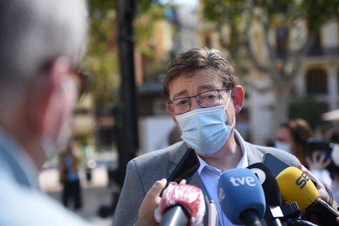 El president de la Generalitat Valenciana, Ximo Puig, atiende a los medios en una imagen de archivo