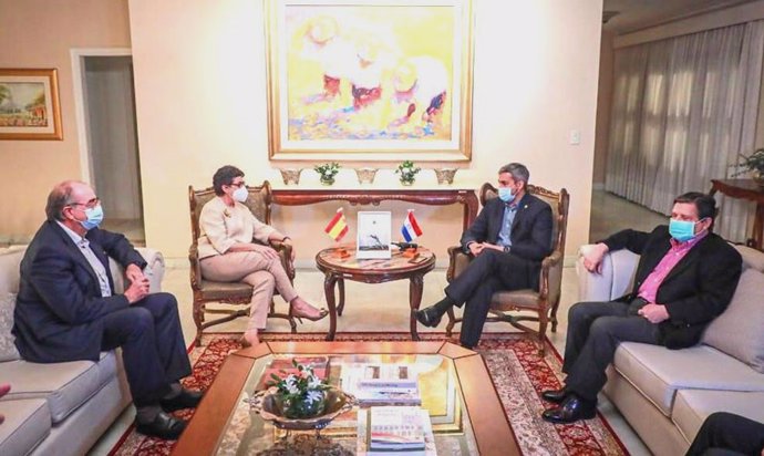 La ministra de Asuntos Exteriores de España, Arancha González Laya, se reúne con el presidente de Paraguay, Mario Abdo Benítez.