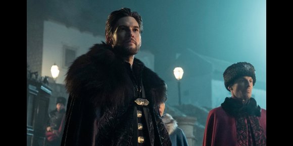 10. ¿Cuantos años tiene el General Kirigan en Sombra y hueso?