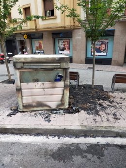 Contenedor quemado en Eibar (Gipuzkoa)