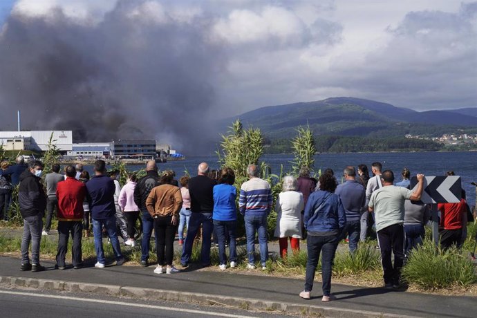 Incendio en las instalaciones de la empresa Jealsa, a 8 de mayo de 2021, en la parroquia de Abanqueiro, Boiro, A Coruña, Galicia (España). Según han informado fuentes municipales, las llamas en las instalaciones que la empresa conservera Jealsa tiene en