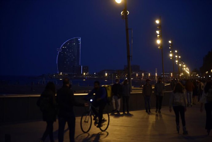 El Paseo de la Barceloneta de la ciudad de Barcelona, durante las últimas horas con el estado de alarma en vigor, a 8 de mayo de 2021, en Barcelona