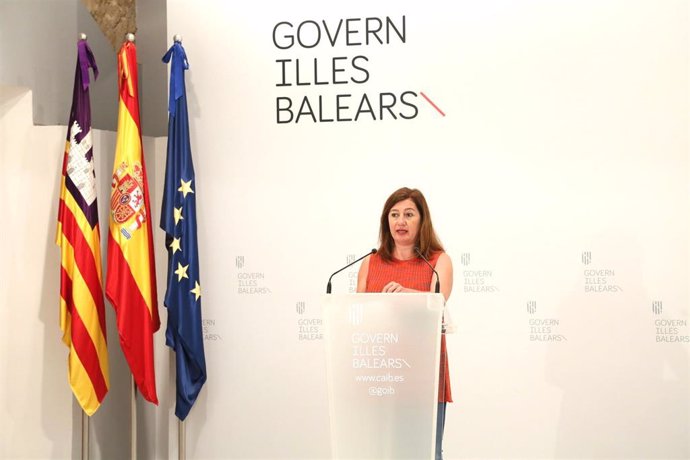 Archivo - La presidenta del Govern, Francina Armengol, en comparecencia en Consolat de Mar.