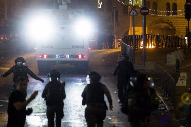Agentes de la Policía israelí durante los disturbios con palestinos en Jerusalén