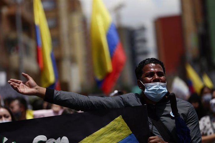 06 May 2021, Colombia, Bogota: A demonstrator takes part in a protest against President Duque's government and police violence. Photo: Sergio Acero/colprensa/dpa