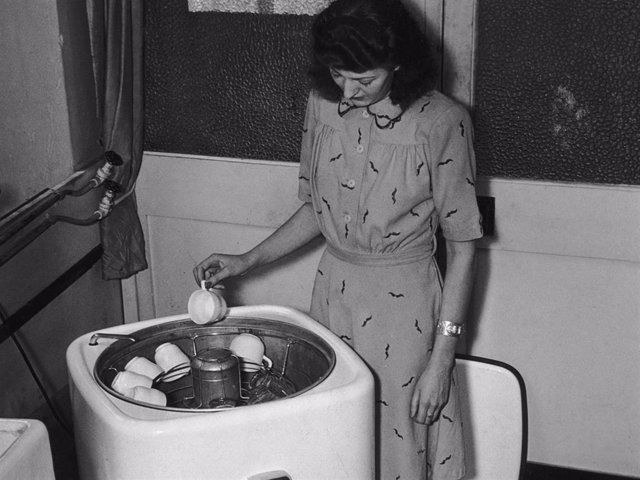 Archivo - El lavavajillas se ha convertido en un electrodoméstico imprescindible en cualquier hogar