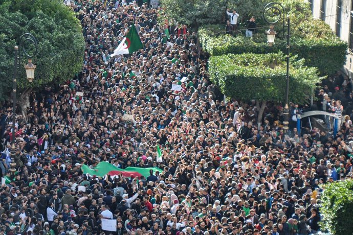 Archivo - Una protesta en Argelia contra las elecciones presidenciales de diciembre