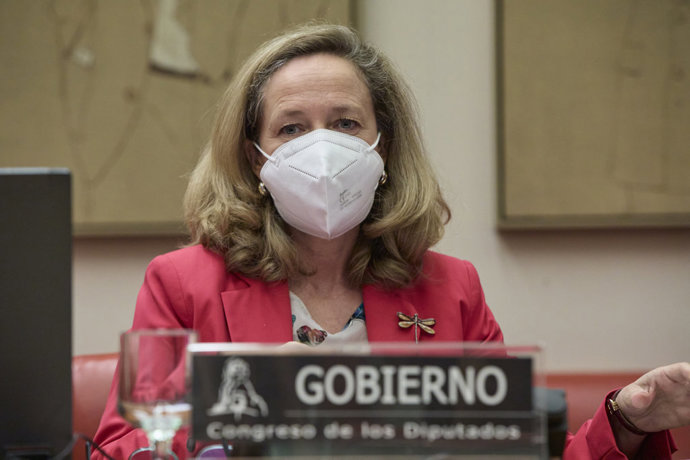 La vicepresidenta segunda del Gobierno y ministra de Asuntos Económicos y Transformación Digital, Nadia Calviño, comparece en comisión de su departamento, en el Congreso de los Diputados, a 6 de mayo de 2021, en Madrid.