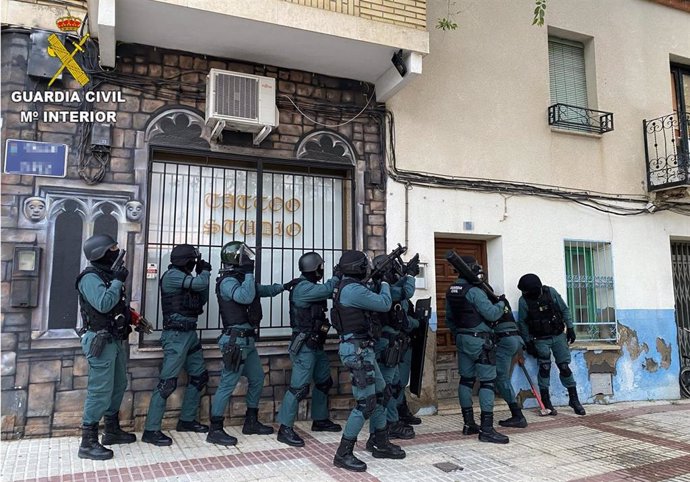 La Guardia Civil ha desarticulado una red criminal dedicada al tráfico de drogas y robos con fuerza en Villacañas.